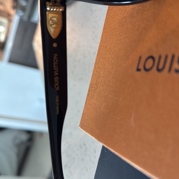 AUTHENTIC LOUIS VUITTON My Monogram Square Sunglasses - Picture 5 of 7